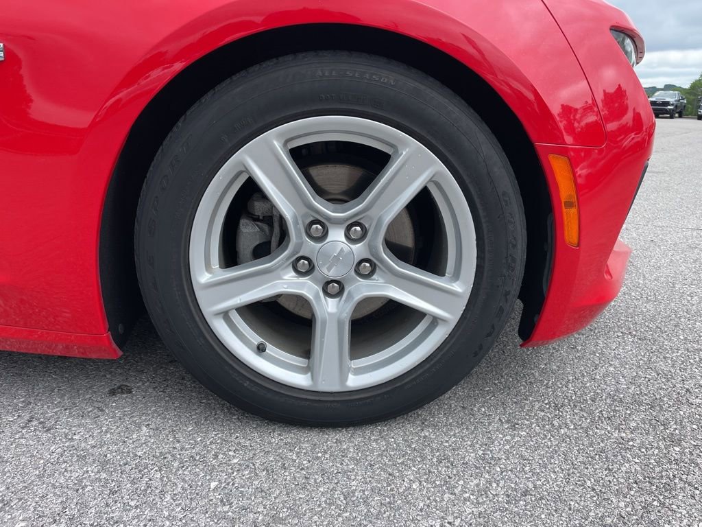 Used 2018 Chevrolet Camaro LT w/ Technology Package RWD image 34