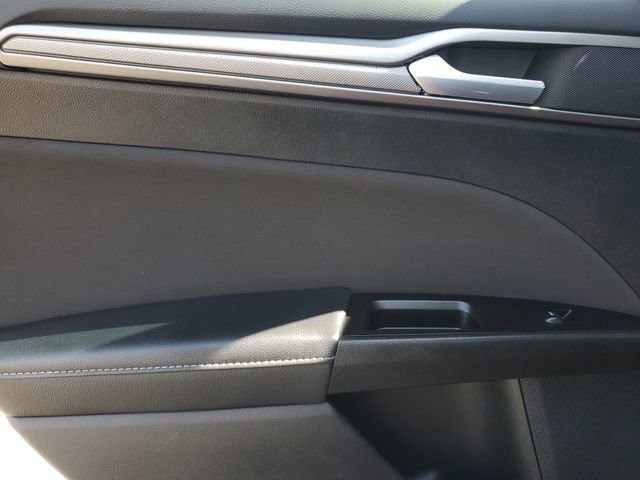 Used 2017 Ford Fusion SE w/ Fusion SE Technology Package image 13