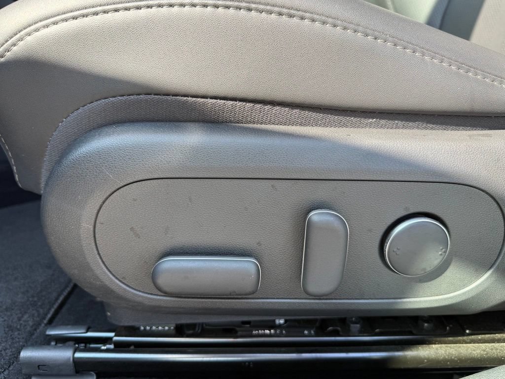 Certified 2025 Hyundai Kona Limited FWD image 30