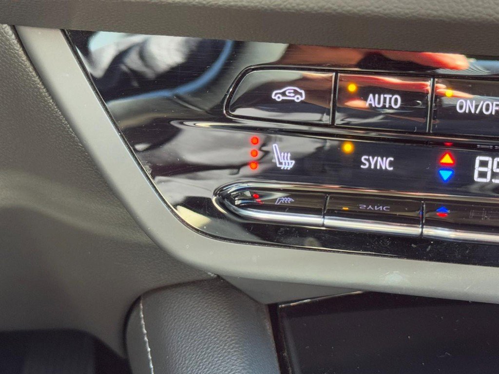 Used 2022 Buick Envision Essence w/ Safety Package image 20