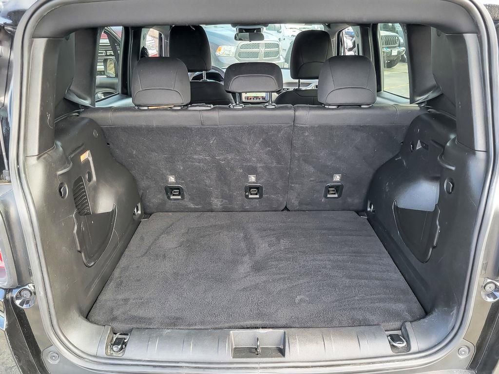 Used 2021 Jeep Renegade Latitude FWD image 19