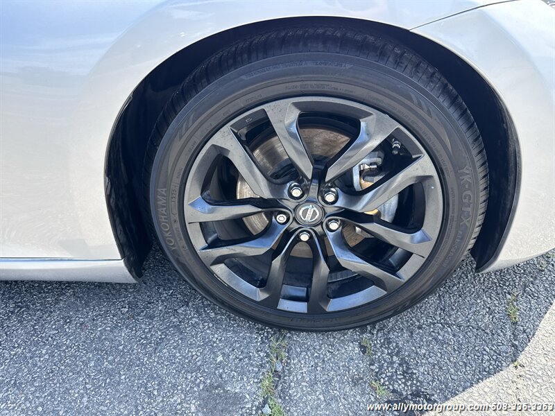 Used 2016 Nissan 370Z Coupe RWD image 11