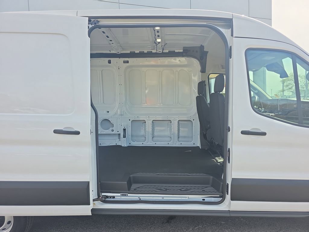 New 2025 Ford Transit 250 148 Medium Roof image 16