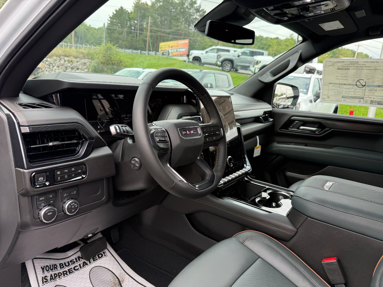New 2026 GMC Yukon XL AT4 AWD/4WD image 13