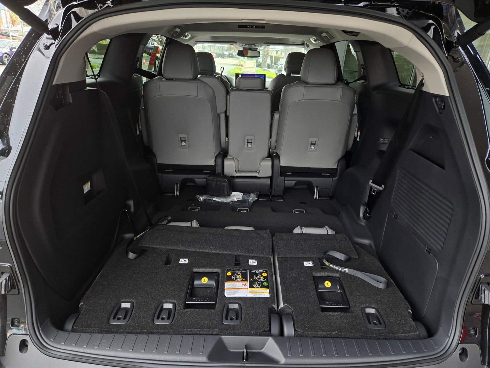 Used 2026 Toyota Sienna XLE image 23