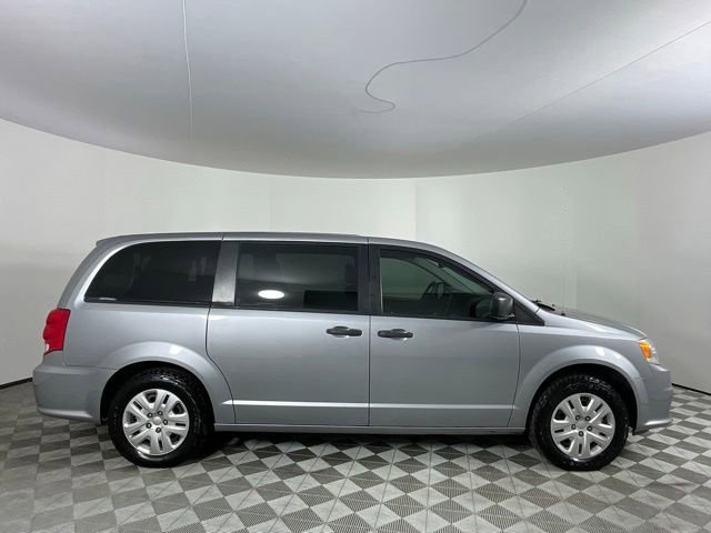 Used 2020 Dodge Grand Caravan SE w/ UConnect Hands-Free Group FWD image 4