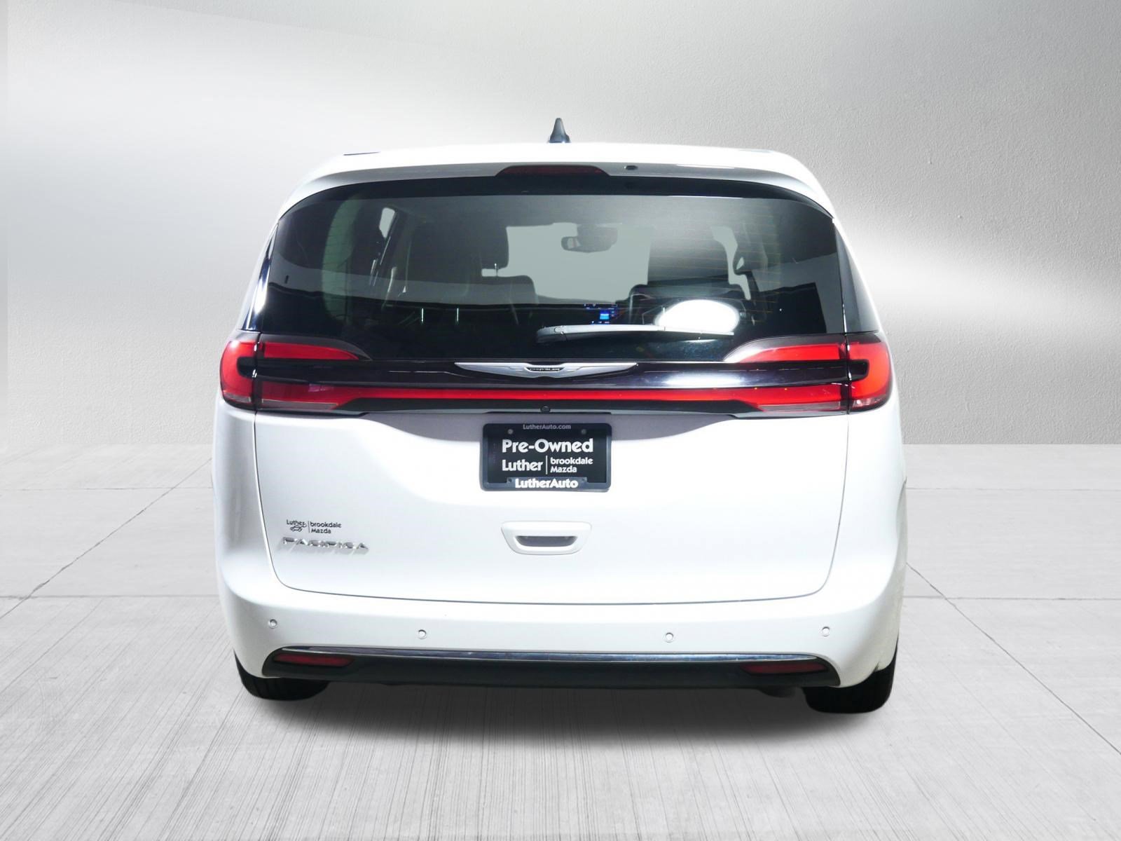 Used 2024 Chrysler Pacifica Touring-L image 6