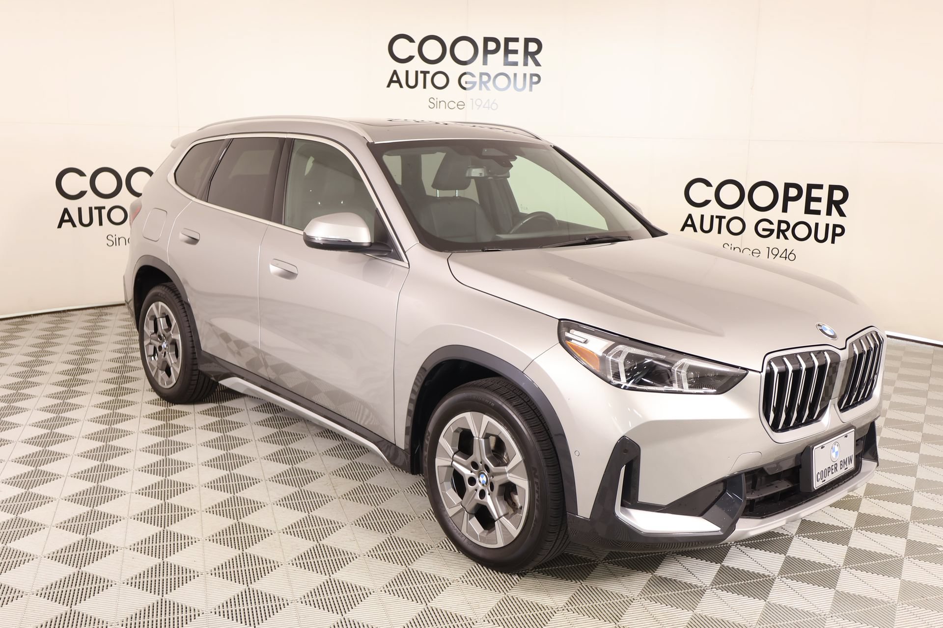 Used 2025 BMW X1 xDrive28i w/ Convenience Package AWD/4WD image 1