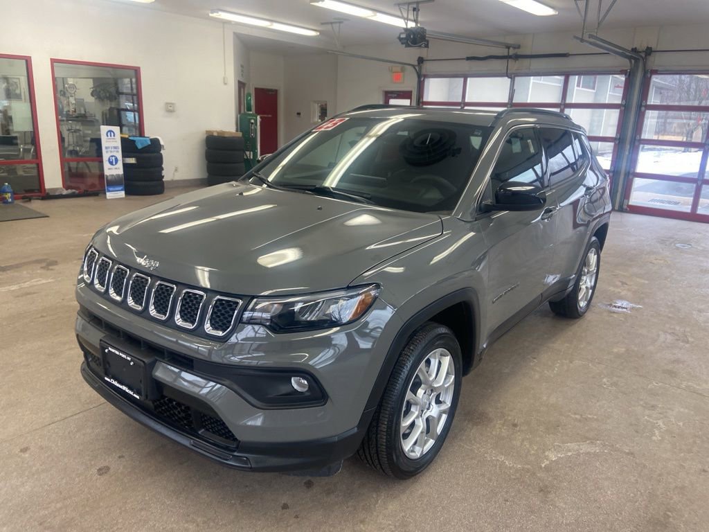 Used 2023 Jeep Compass Latitude w/ Sun and Sound Group image 3