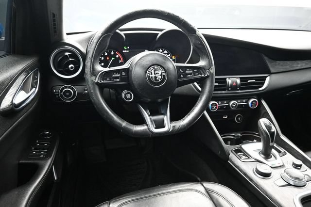 Used 2020 Alfa Romeo Giulia w/ Cold Weather Package RWD image 12