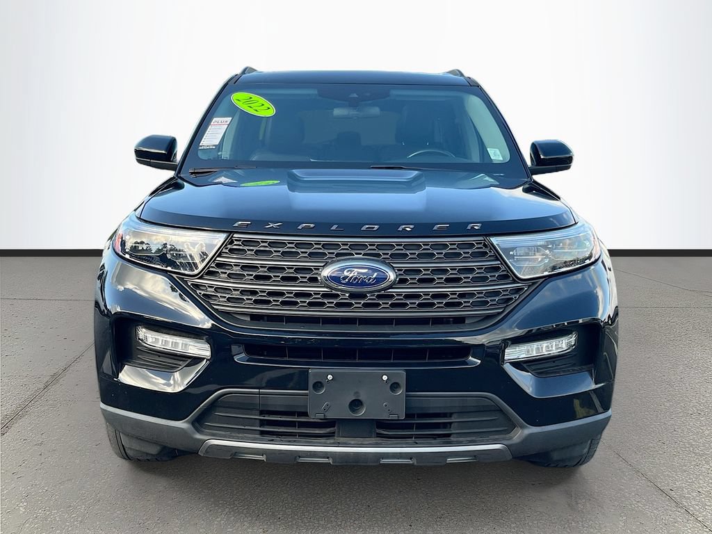 Used 2022 Ford Explorer XLT w/ Equipment Group 202A AWD/4WD image 2