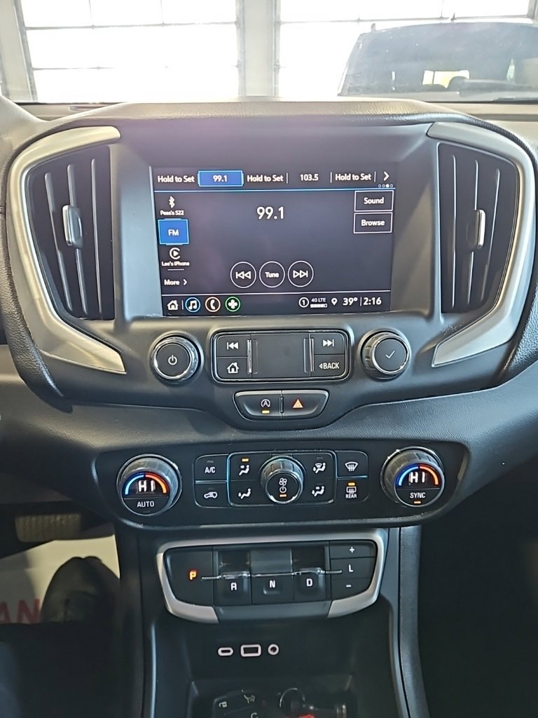 Used 2024 GMC Terrain SLT image 29