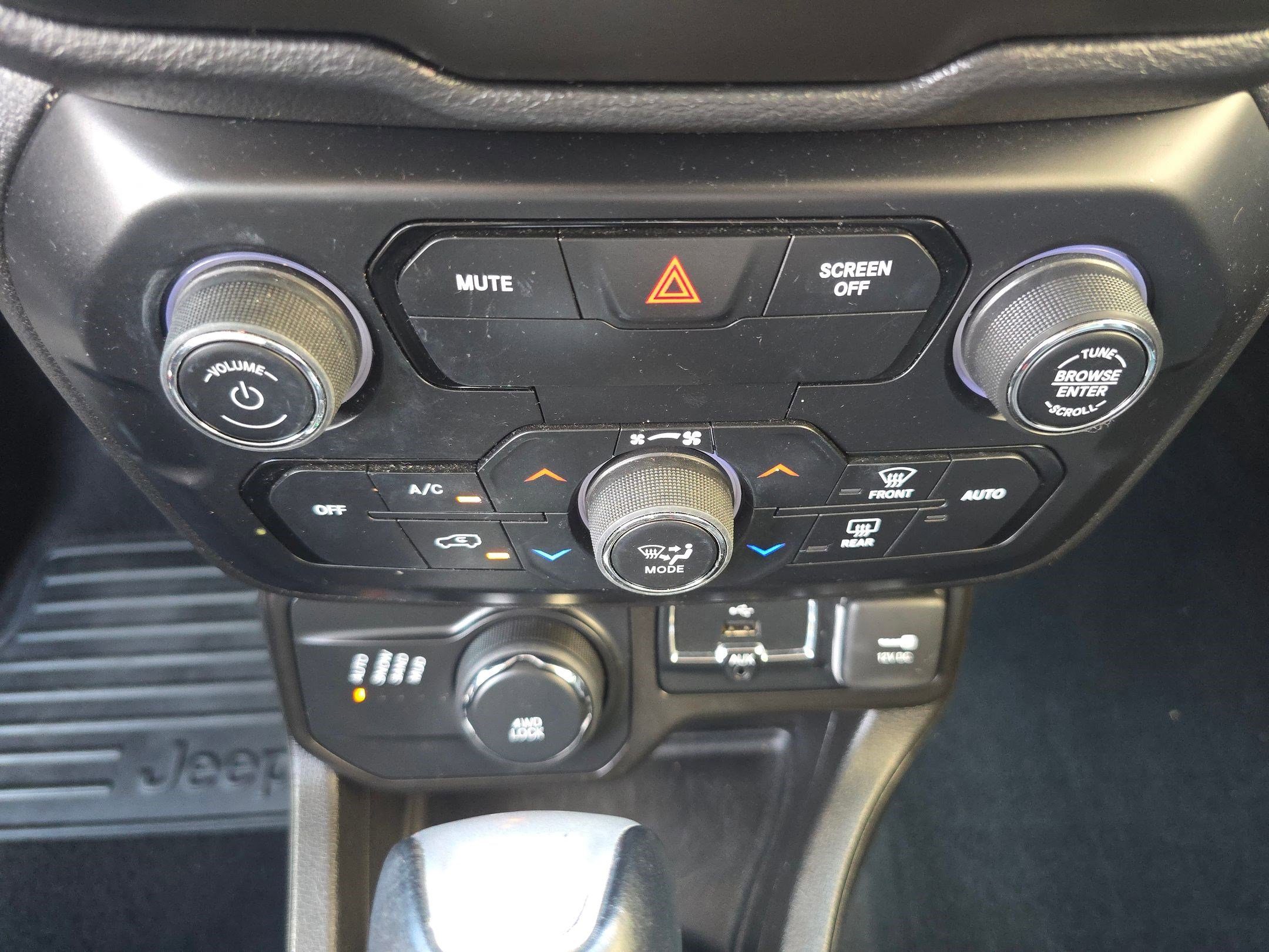 Used 2020 Jeep Renegade Limited image 17