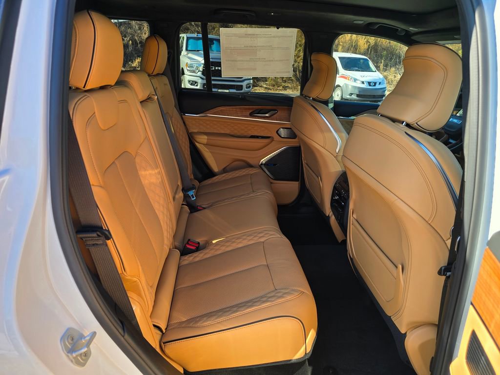 New 2025 Jeep Grand Cherokee Summit image 24