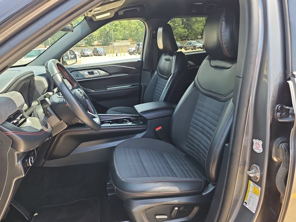 Used 2025 Ford Explorer ST-Line w/ ST-Line Street Pack AWD/4WD image 25