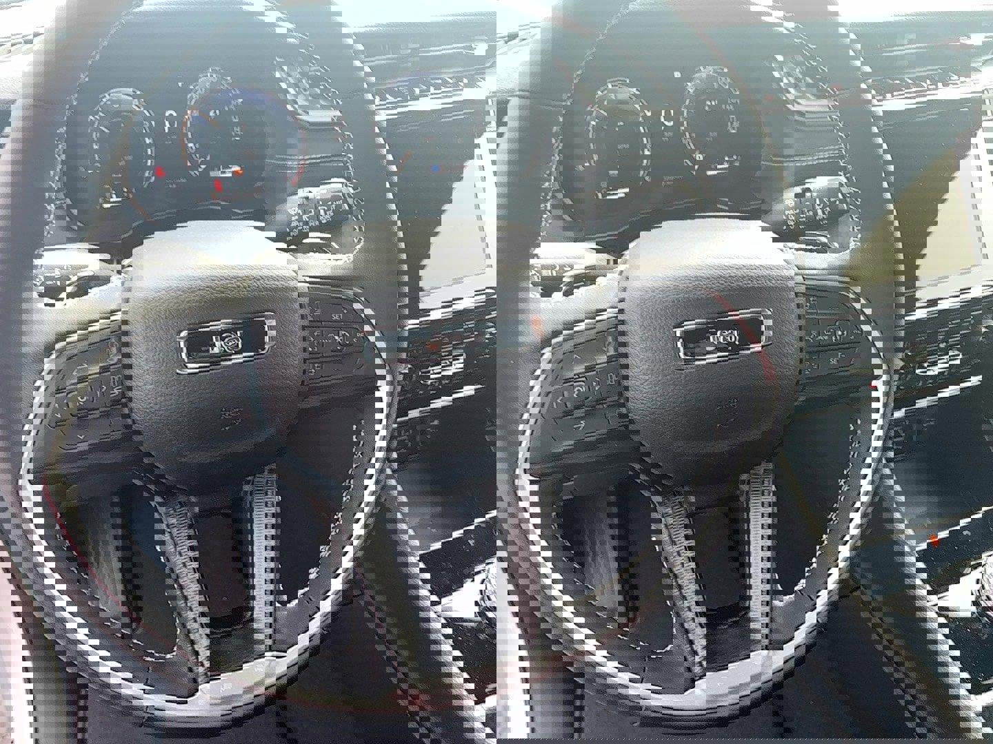 New 2025 Jeep Grand Cherokee Altitude image 12