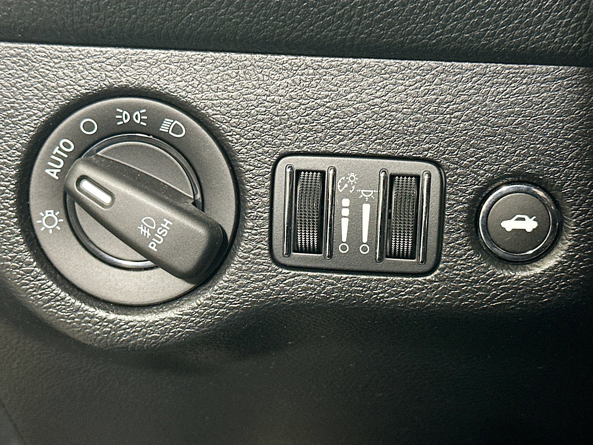 Used 2022 Dodge Challenger SXT w/ Blacktop Package image 17