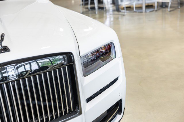 Used 2022 Rolls-Royce Cullinan Black Badge AWD/4WD image 10