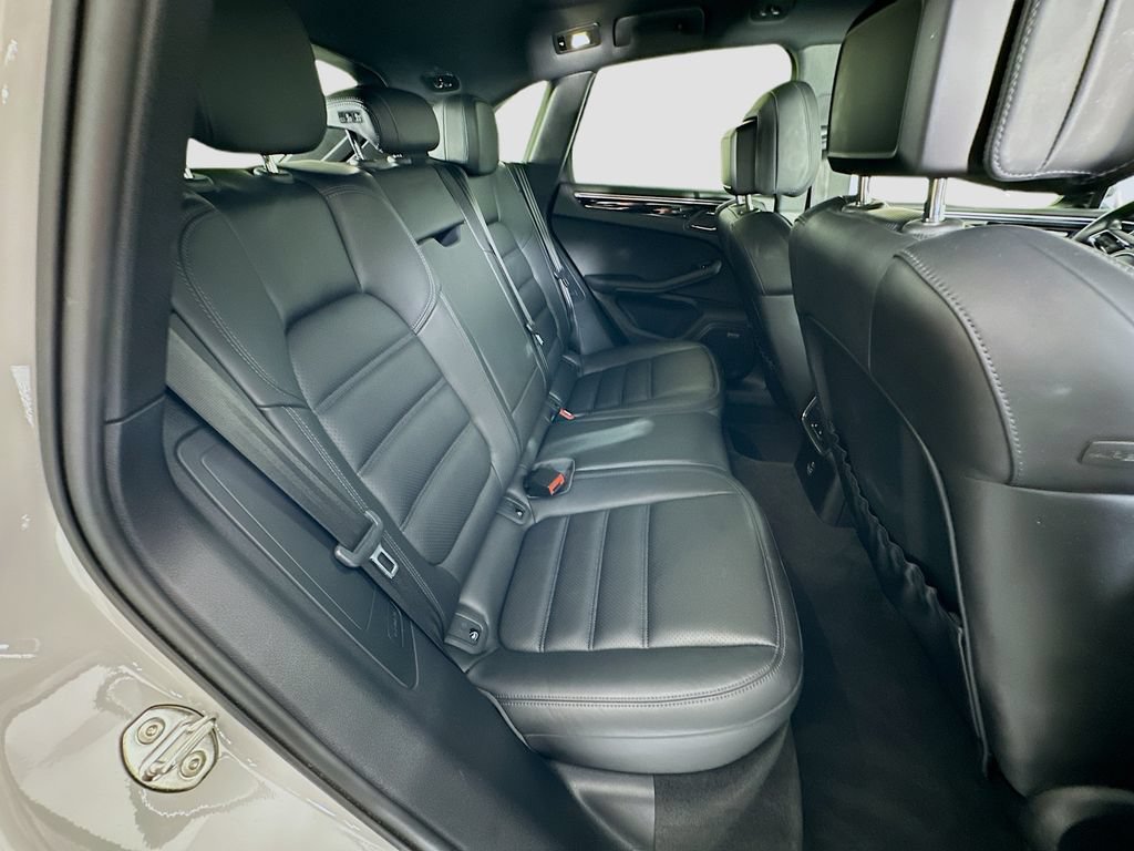 Certified 2022 Porsche Macan S AWD/4WD image 29