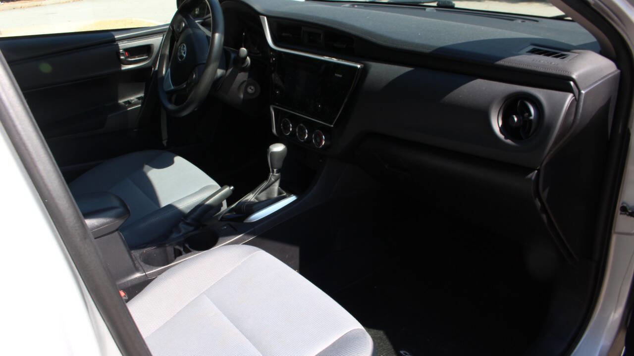 Used 2017 Toyota Corolla L image 16