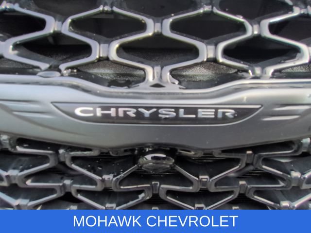 Used 2022 Chrysler Pacifica Touring-L w/ S Appearance Package AWD/4WD image 31