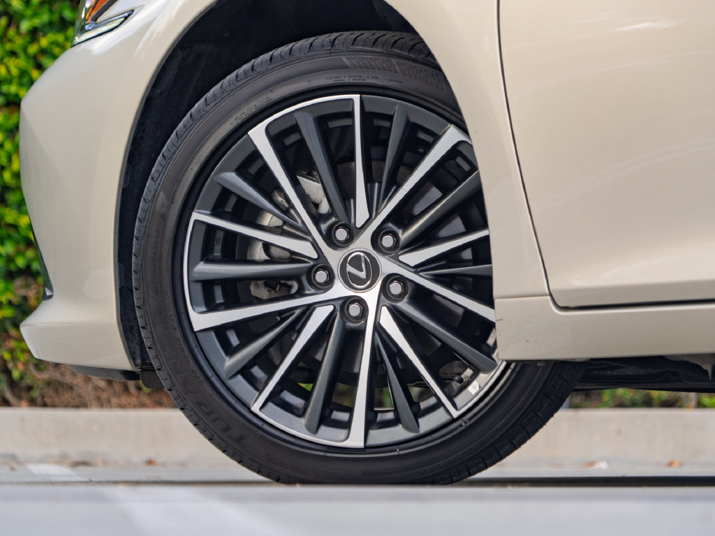 Certified 2025 Lexus ES 350 w/ Premium Package FWD image 9