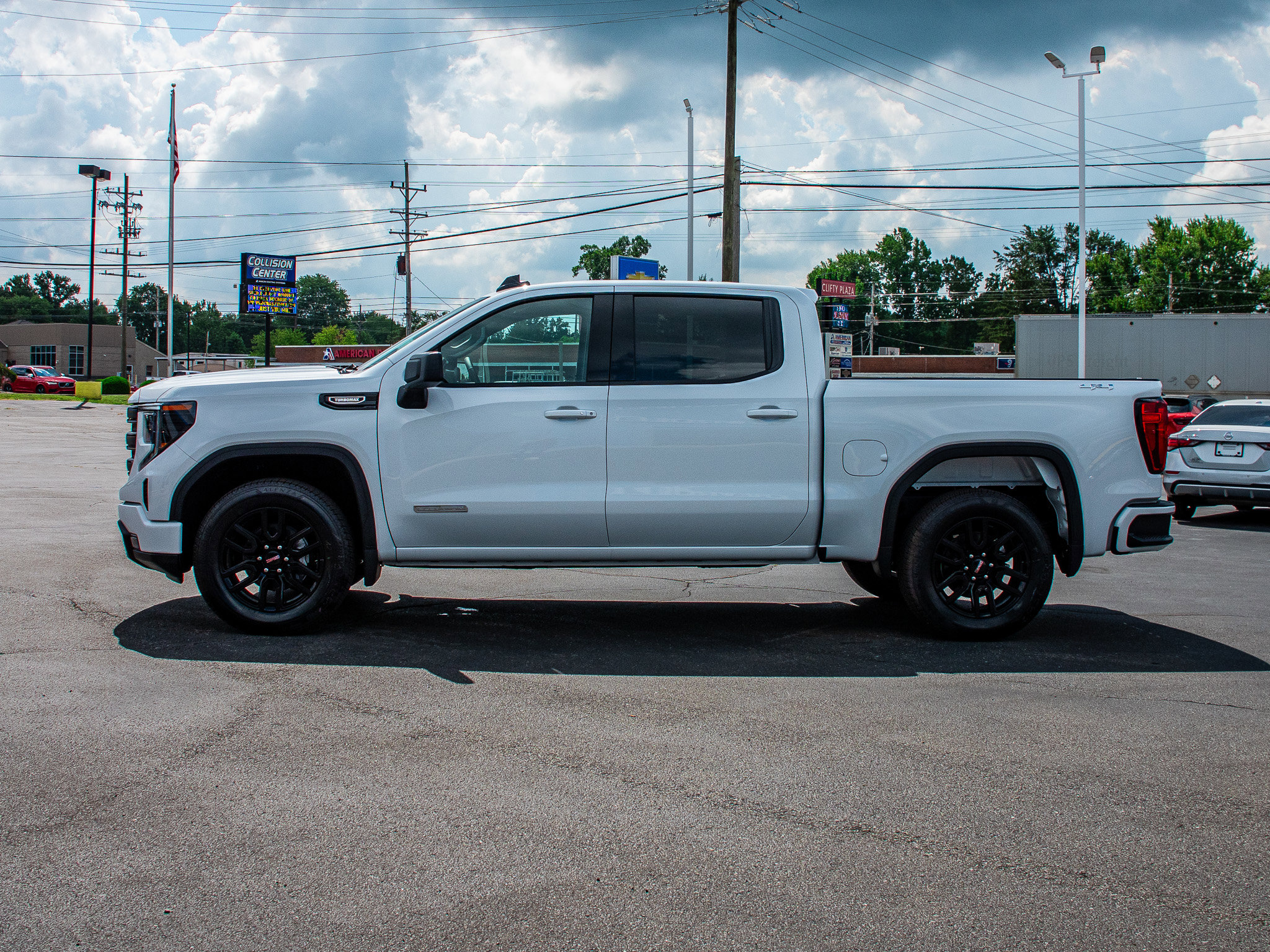 Used 2025 GMC Sierra 1500 Elevation image 4