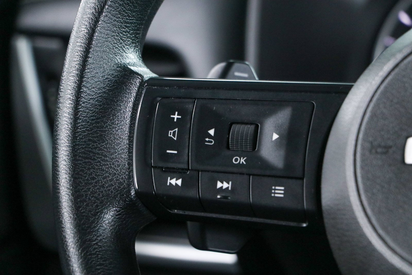 Used 2024 Nissan Rogue SV AWD/4WD image 13