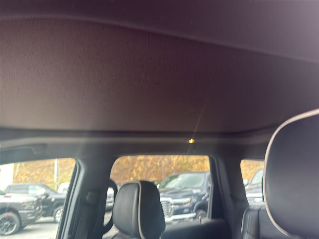 Used 2017 Jeep Grand Cherokee Overland w/ Jeep Active Safety Group image 8