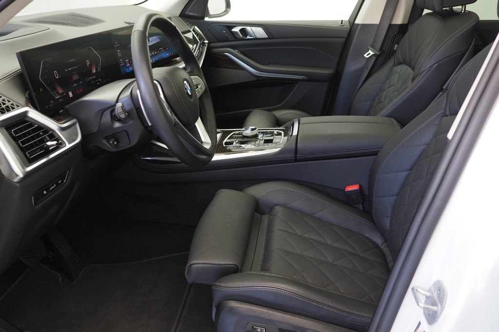 Used 2026 BMW X7 xDrive40i w/ Premium Package AWD/4WD image 7