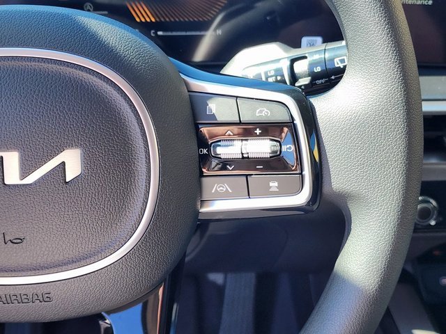 Used 2025 Kia Sorento LX image 27