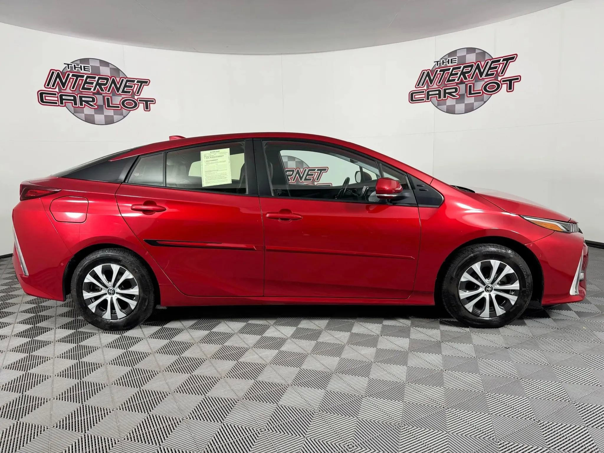Used 2022 Toyota Prius Prime Limited FWD image 8