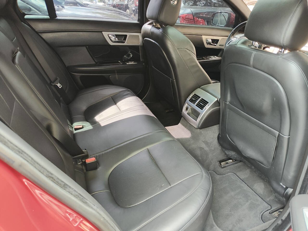 Used 2014 Jaguar XF 3.0 RWD image 44