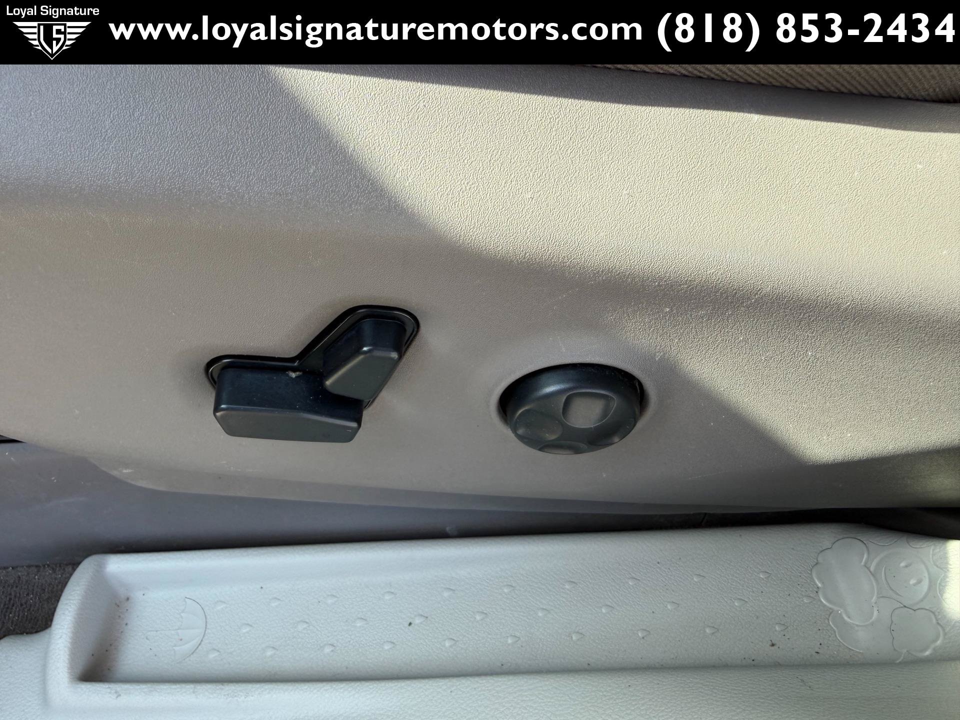 Used 2017 Chrysler Pacifica Touring-L w/ Tire & Wheel Group FWD image 21
