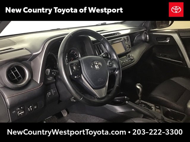 Used 2018 Toyota RAV4 SE image 8
