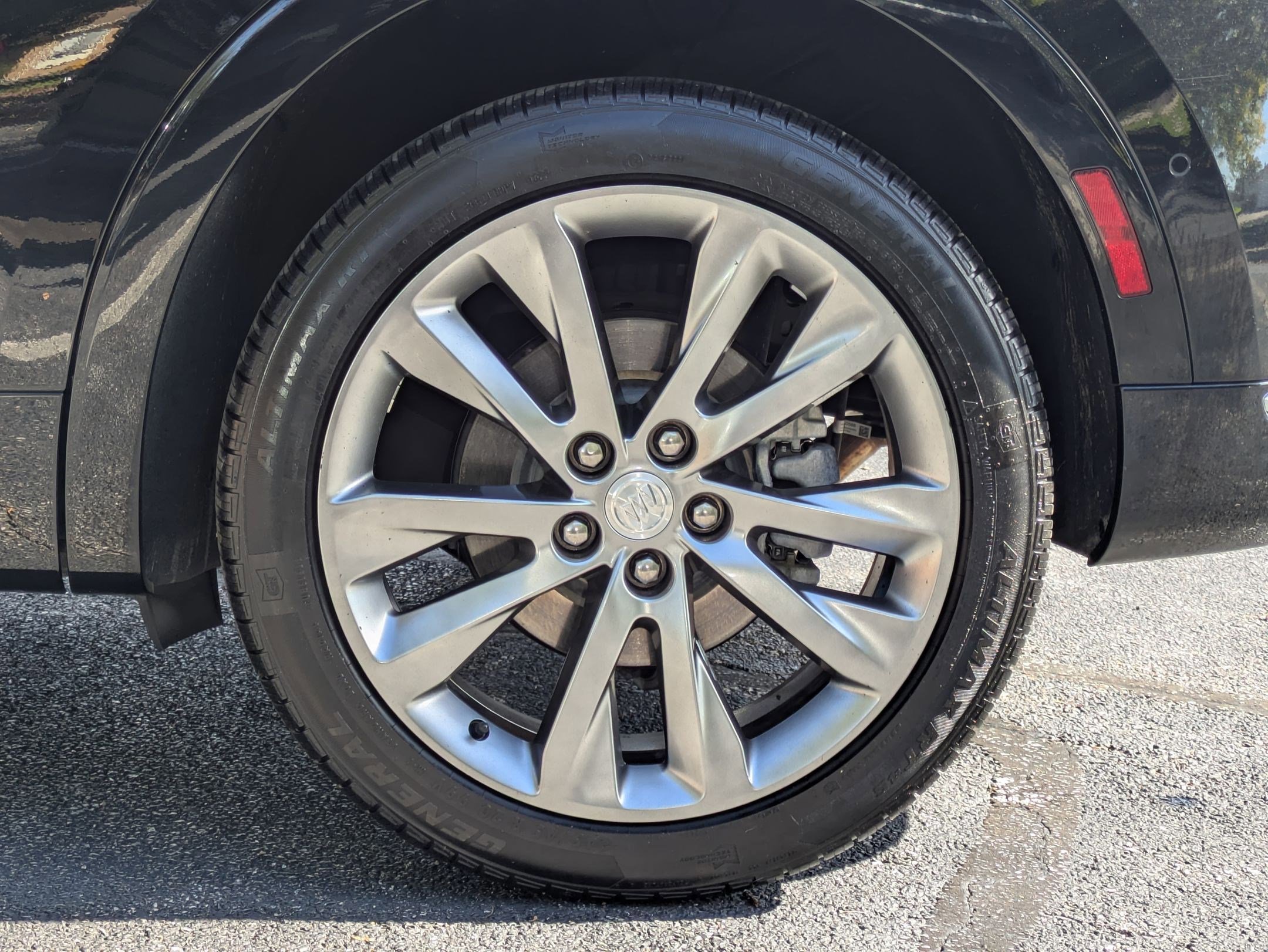 Used 2021 Buick Envision Avenir w/ Technology Package II image 25