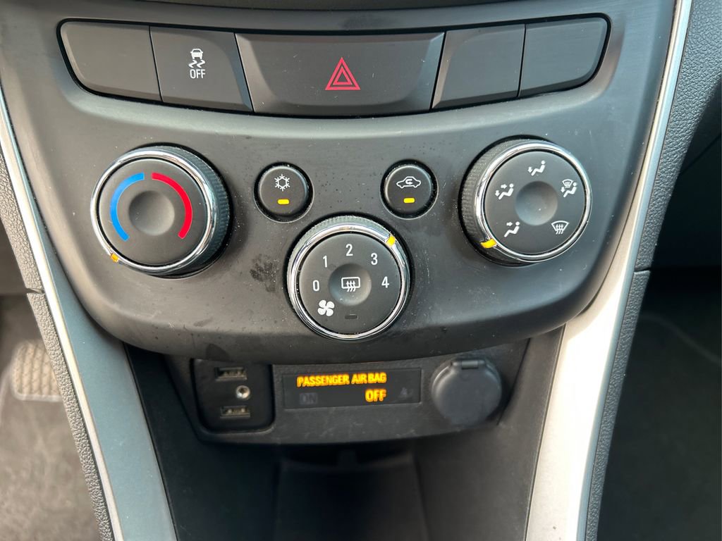 Used 2020 Chevrolet Trax LT w/ LT Convenience Package image 26