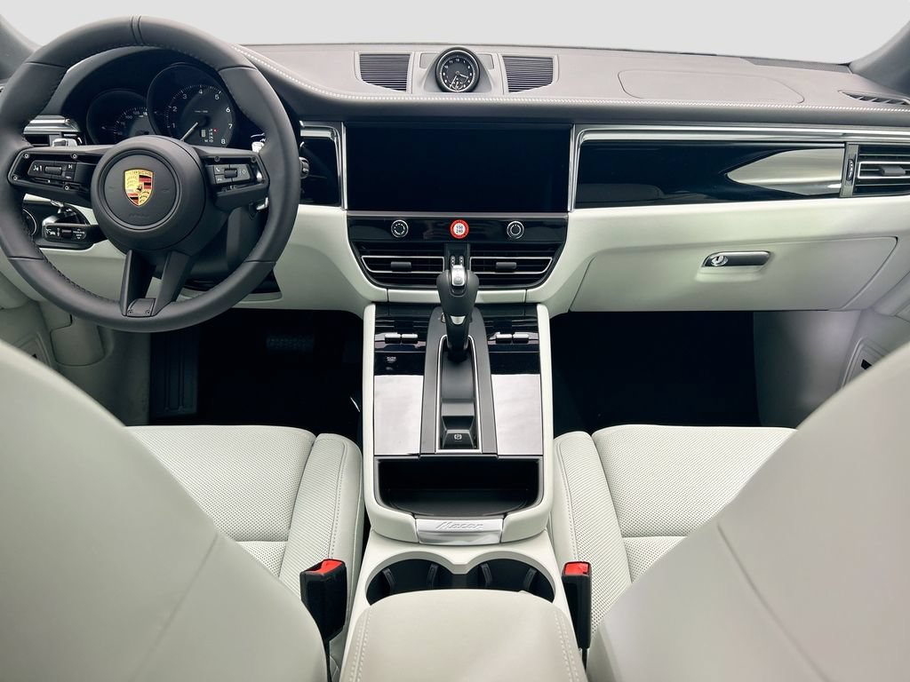 Used 2026 Porsche Macan AWD/4WD image 16