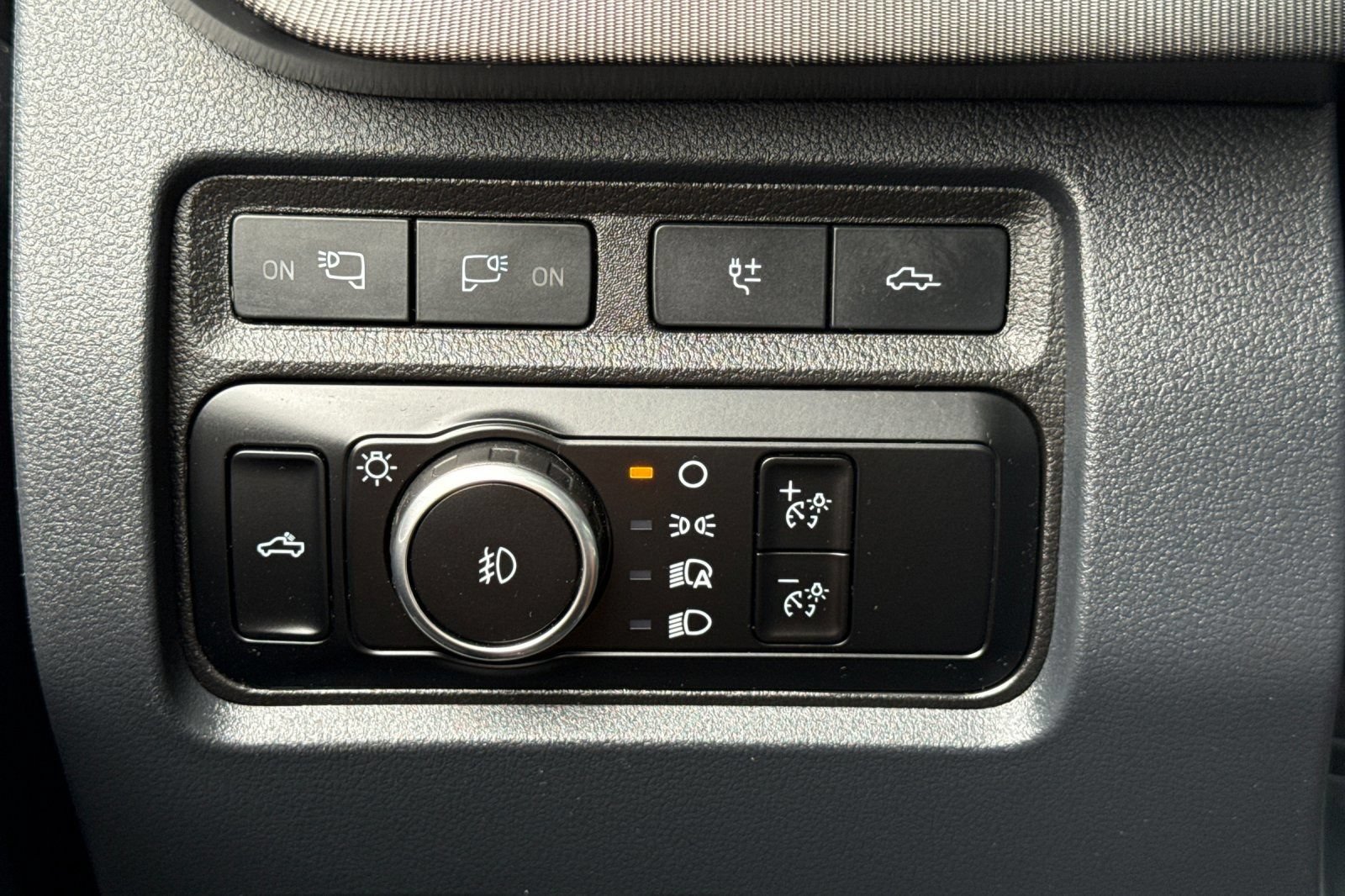 Used 2023 Ford F350 Platinum AWD/4WD image 29
