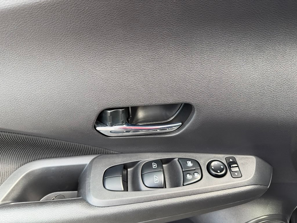 Used 2021 Nissan Kicks SV FWD image 35