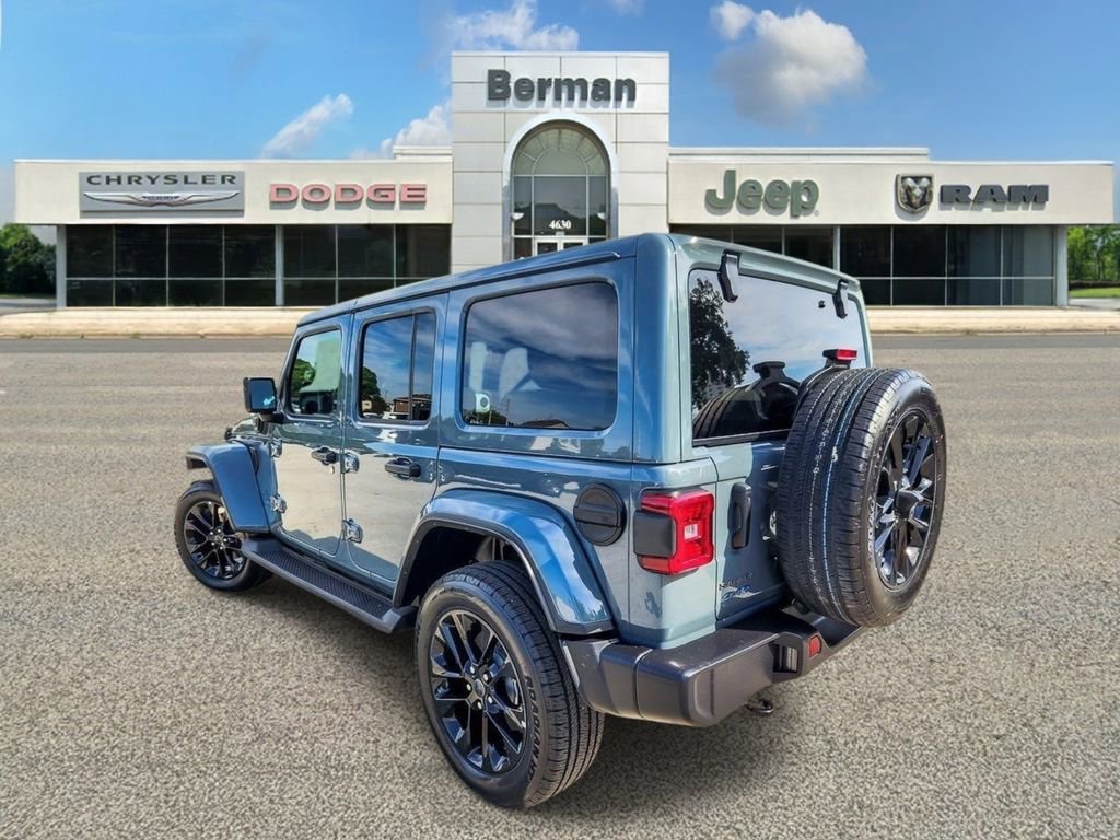 Used 2025 Jeep Wrangler Unlimited Sahara AWD/4WD image 8