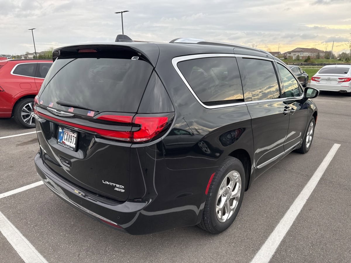 Used 2021 Chrysler Pacifica Limited image 5