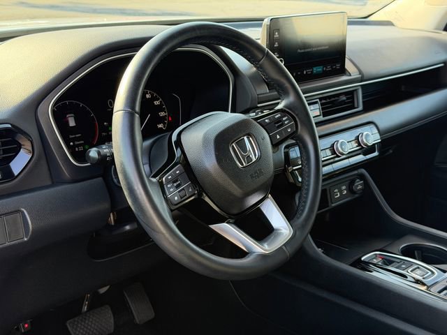 Used 2025 Honda Pilot EX-L image 10