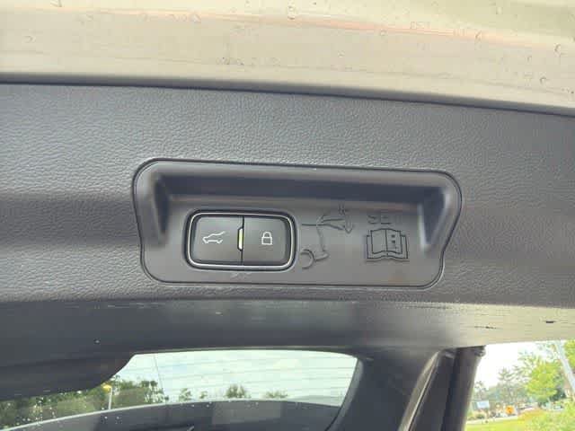 Used 2020 Ford Explorer XLT w/ Equipment Group 202A AWD/4WD image 13