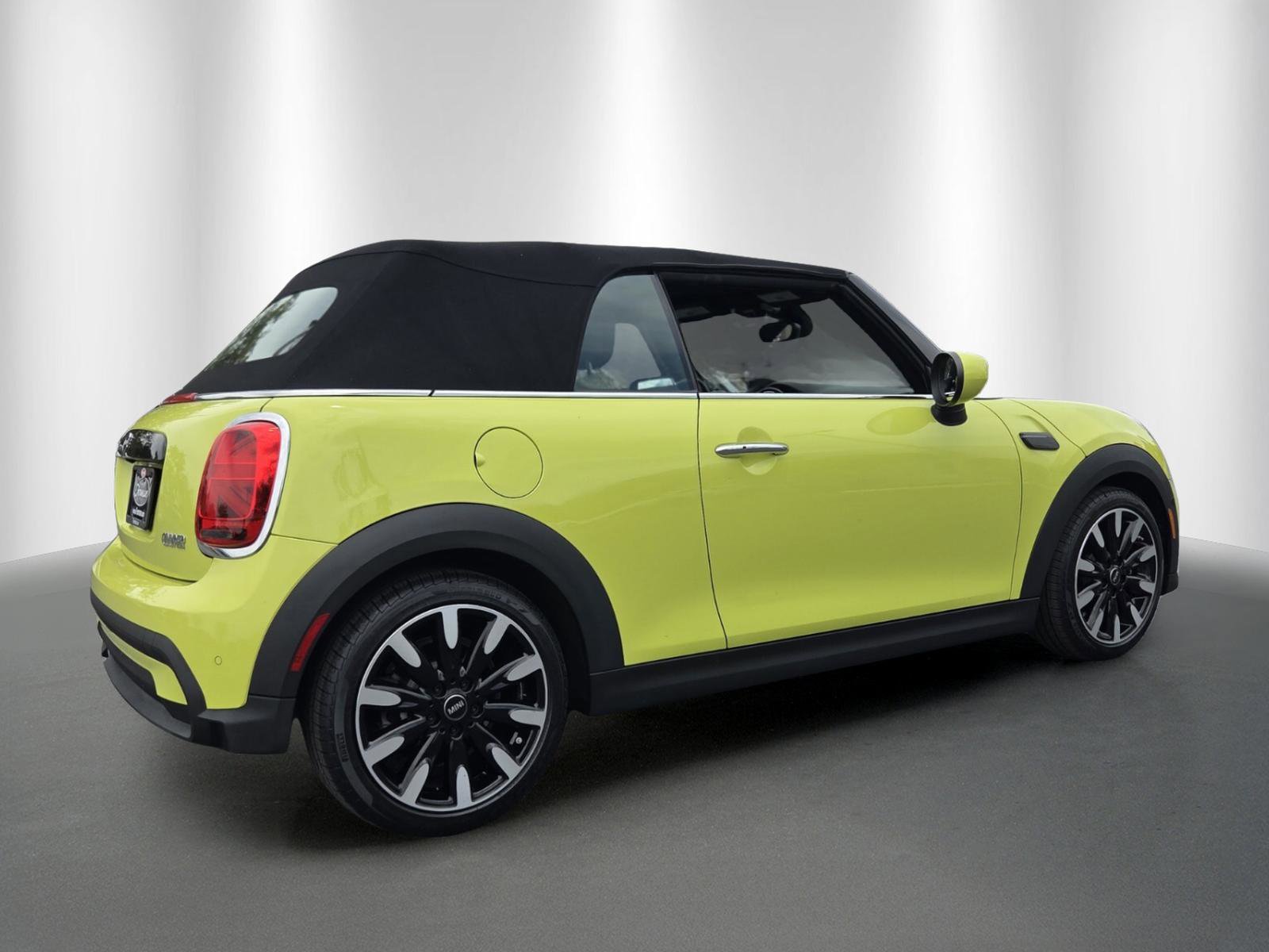 Used 2022 MINI Cooper Convertible w/ Driver Assistance Package FWD image 7