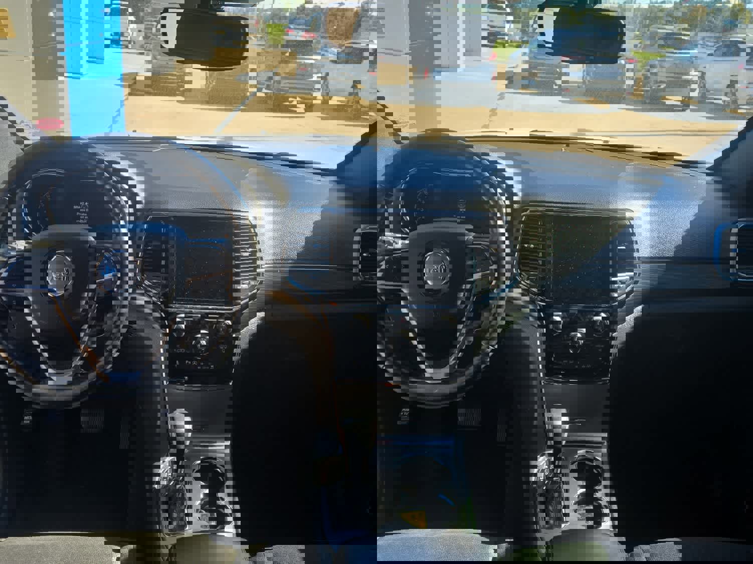 Used 2020 Jeep Grand Cherokee Laredo w/ 18" Wheel & 8.4" Radio Group image 14