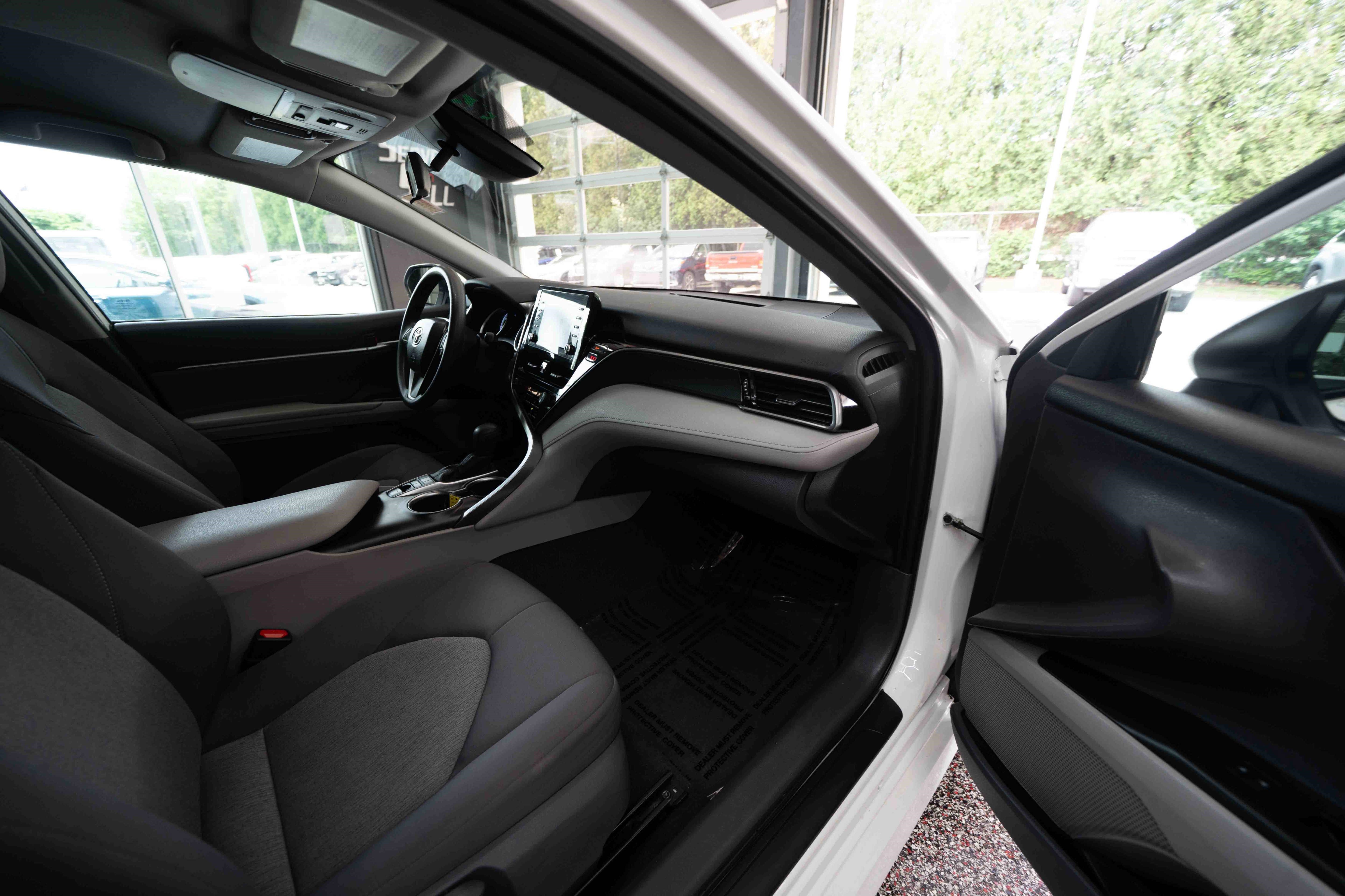 Used 2021 Toyota Camry LE FWD image 25