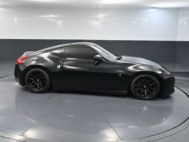 Used 2009 Nissan 370Z Touring RWD image 3