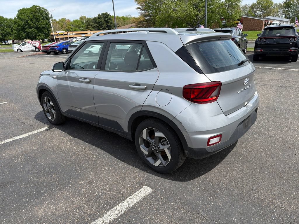 Used 2025 Hyundai Venue SEL FWD image 7
