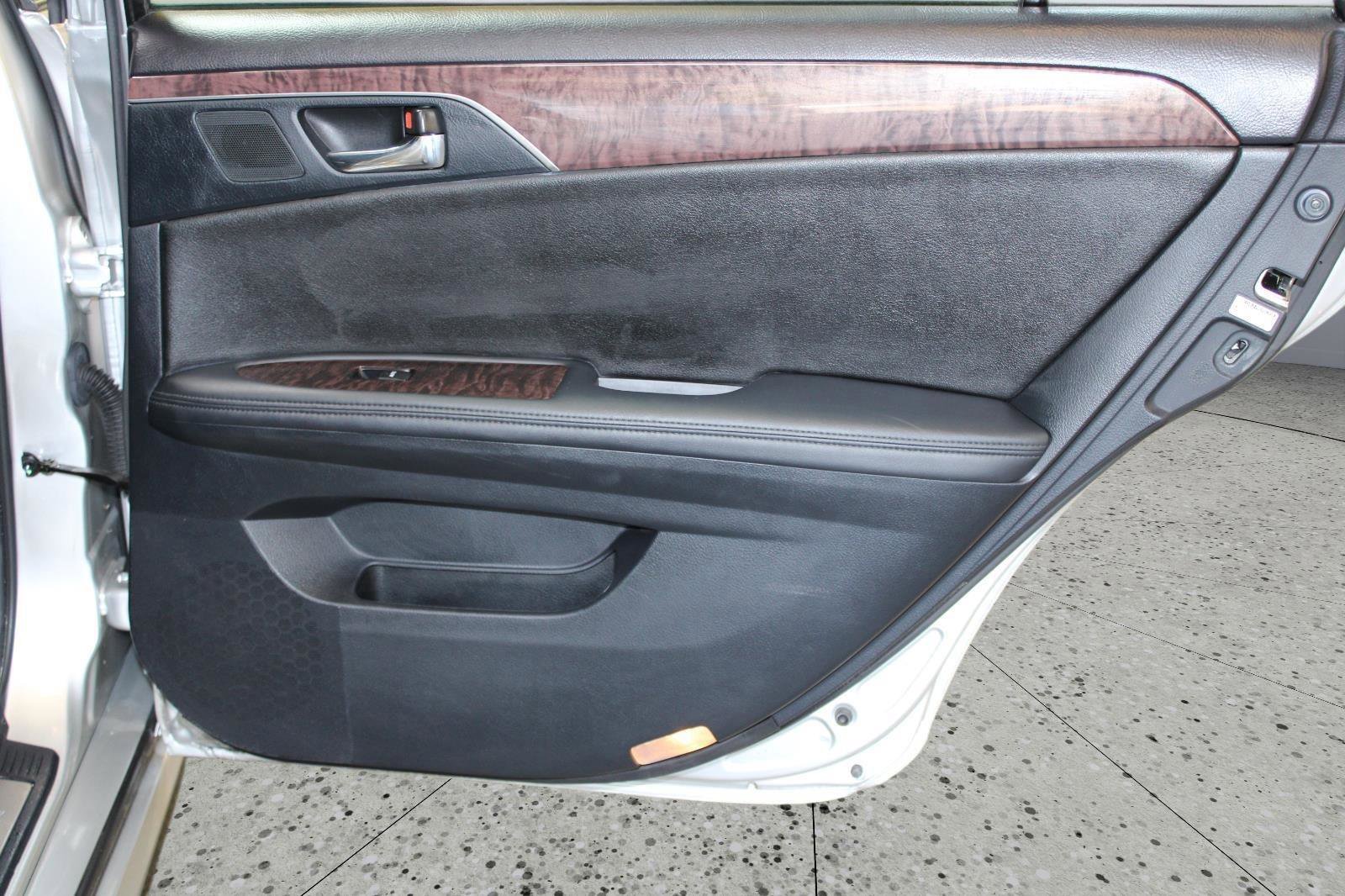 Used 2011 Toyota Avalon FWD image 37
